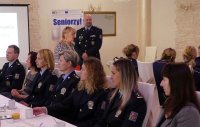 Zastępca Komendanta Powiatowego Policji w Bruntalu omawia przedsięwzięcia zrealizowane w ramach projektu.