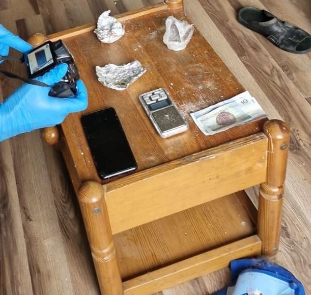 zdjęcie" zatrzymany mężczyzna i narkotyki