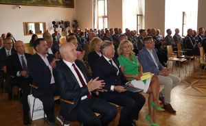 kolorowe zdjęcie obchody święta policji