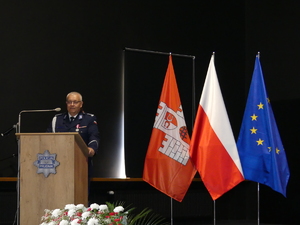 kolorowe zdjęcie obchody święta policji
