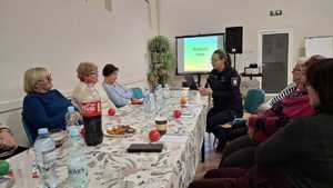 kolorowe zdjęcie z seniorami