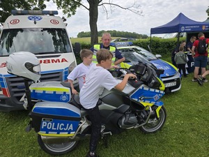kolorowe zdjęcia z pikniku 44 Rajd Malucha