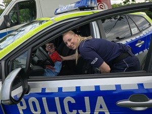 kolorowe zdjęcia z pikniku 44 Rajd Malucha