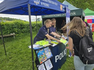 kolorowe zdjęcia z pikniku 44 Rajd Malucha