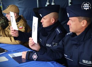 kolorowe zdjęcia z konkursu klas mundurowych