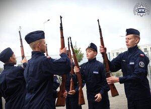 kolorowe zdjęcia z konkursu klas mundurowych