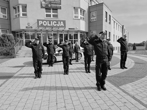 zdjęcie z oddania honoru poległemu policjantowi