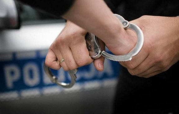 Prudniccy policjanci zatrzymali dwie poszukiwane osoby