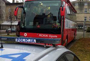 policjantki i policjanci z Prudnika oddają krew